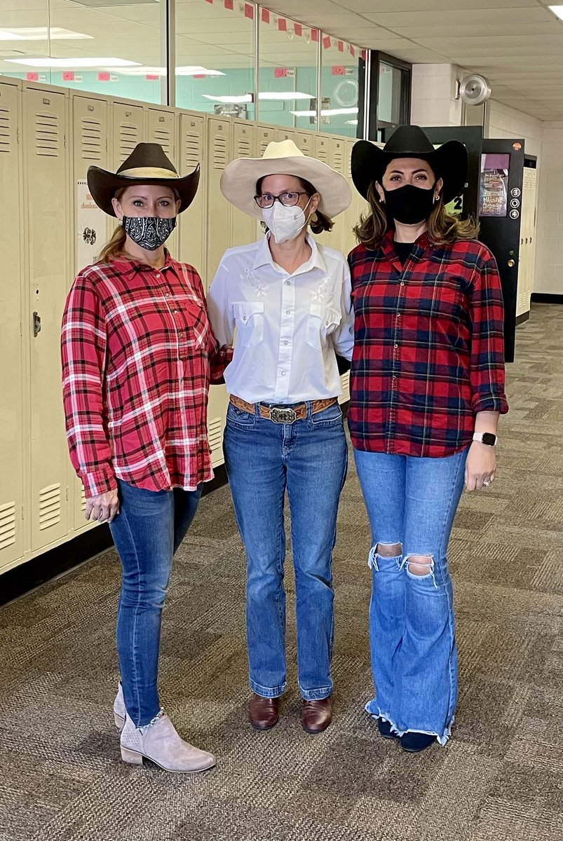 Spirit week at #cfhs #worldlanguagewestern #Texastuesday #cfevs ⁦<a href="/laurie_walsh/">laurie walsh</a>⁩ ⁦<a href="/MmeBoumitri/">Mme Boumitri</a>⁩ ⁦<a href="/senoritajstone/">Jennifer Stone</a>⁩