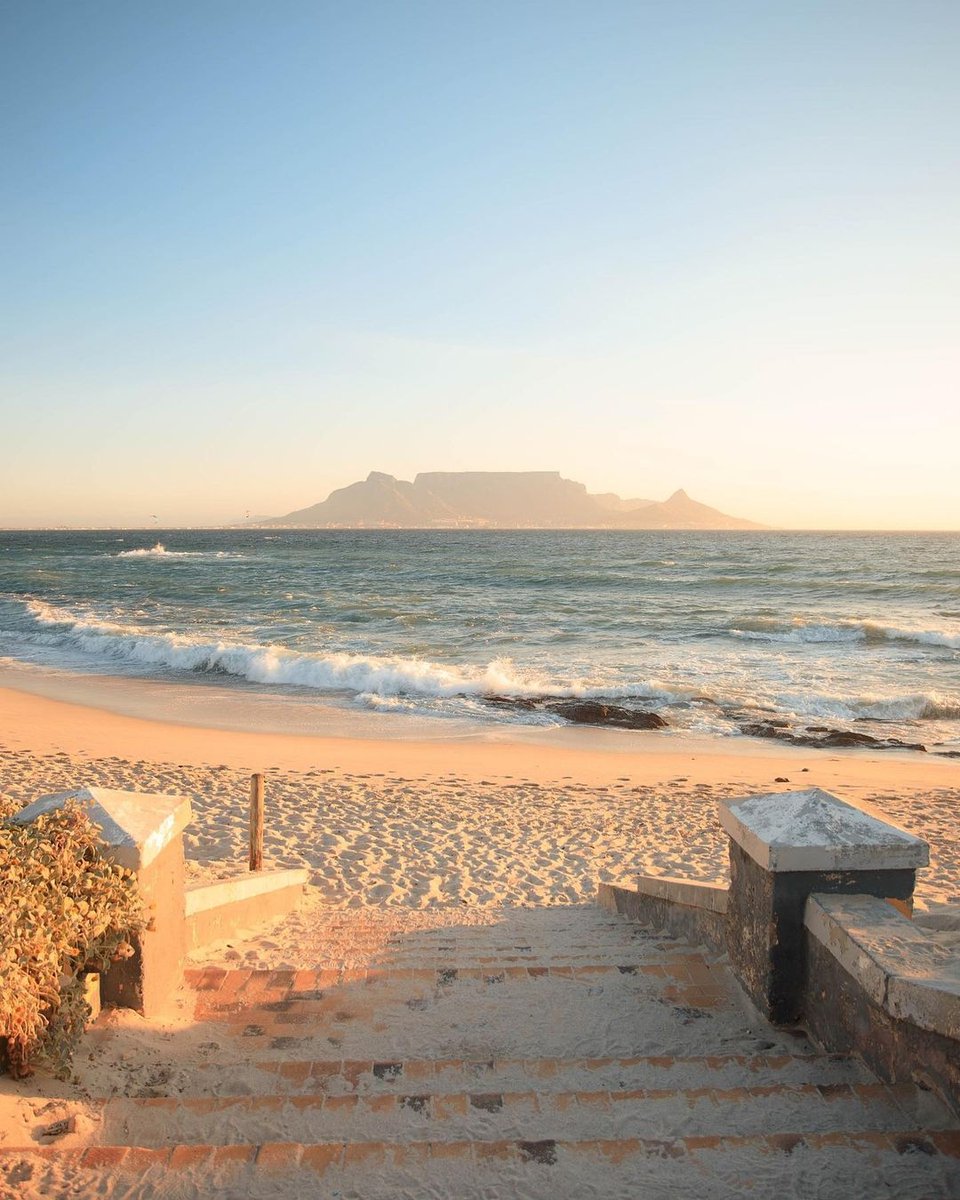 Good night everyone. Share this stunning view with someone, tag them in the comments 🌊

"Stairs to paradise 🏖❤️🇿🇦" 

📸: @whitehousep

#capetownmag #capetown #southaftrica #lockdown #tablemountain #beach #beachvibes #sunset #photography
