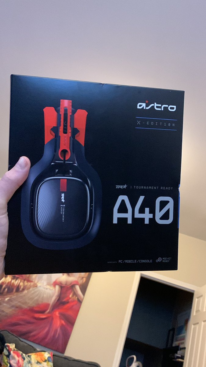 Manjaratv's tweet photo. My German Shepherd chewed up my wifeโs @JBLaudio Quantum Ones, so I decided to give her mine and buy the @ASTROGaming A40s. Iโve owned these 3 times since 2008. Canโt wait to put them on my head! #Gamingheadset #streaming #GermanShepherdproblems # https://t.co/Y5F13jL6Dc