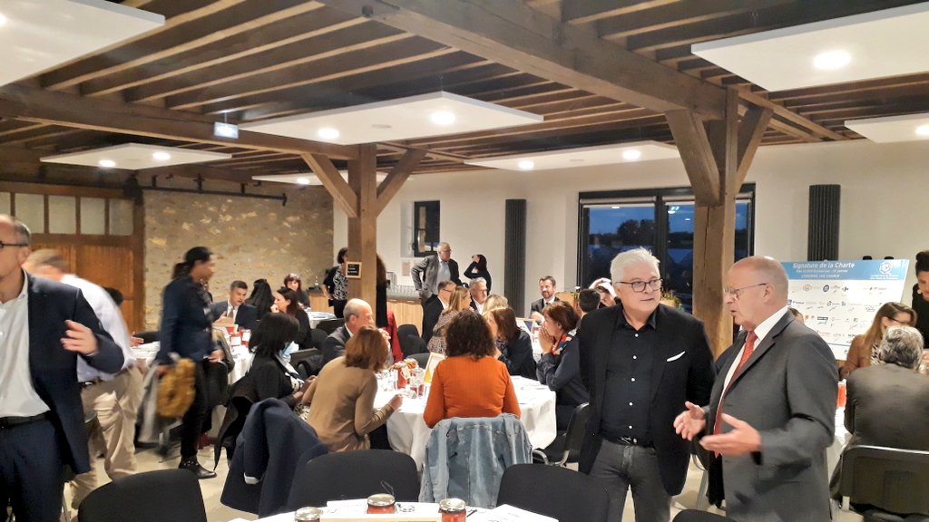 MaisonCocagne's tweet photo. Gala @FondationFACE Paris Saclay en faveur de l'#inclusion en #Essonne témoignages des entreprises et acteurs du territoire. Dîner avec les légumes #bio du jardin du limon transformés par le mvmt des cuisines nourricières https://t.co/yVMnoihuBf