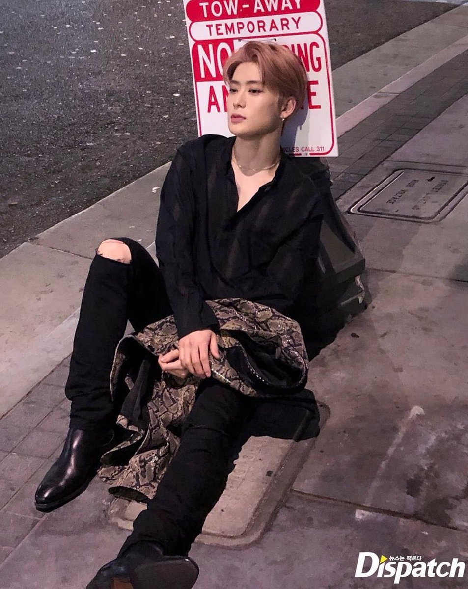 jsmtjyygyjbbjb's tweet photo. แกเคยเห็นนี่ยัง แค่นั่งริมฟุตบาทเฉยๆทำไมต้องหล่อขนาดนี้ https://t.co/Xlexx9FyEc