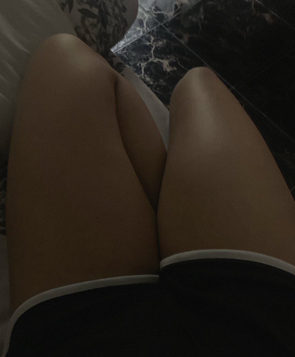 _monyl's tweet photo. midnight hips #섹트 #맘눌뎀 https://t.co/nerePw3HzX