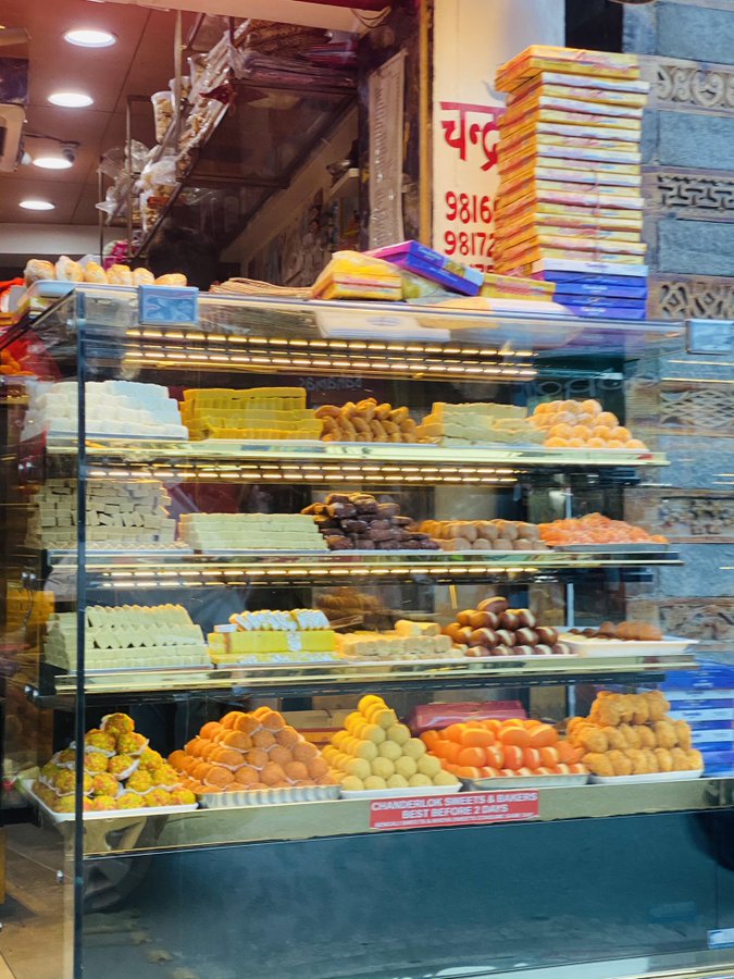 TheSarcsticLife's tweet image. Please support them and make their Diwali special.Take diya from👇Take sweets from local Markets,Dewali is a SanatanDharma festival celebrate like Old traditional way its beautiful eat sweets not chocolates its yammy🤞💐
#Diwali2020 #Dhanteras2020 #Dhanteraspuja #Diwali #diwali
