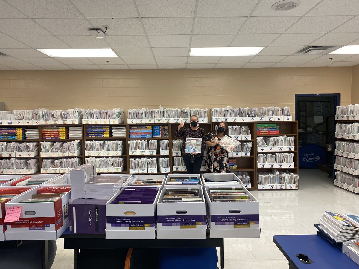 What a great book room at Sadler ES!! Look at all those resources now available for teacher and students. <a href="/SWLC_OCPS/">Southwest_OCPS</a> <a href="/CDLocps/">Curriculum and Digital Learning</a> @DrShulerCAO #ImpactCDL <a href="/RosemaryBerson/">Rosemary Berson</a>