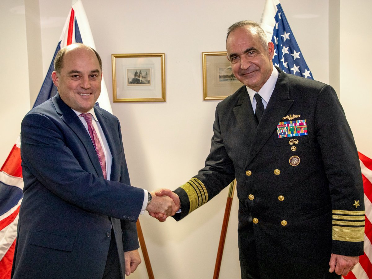 DefenceHQ's tweet image. We were delighted to welcome Admiral Chas Richard, Commander of @US_Stratcom to London today. 🇬🇧 🇺🇸 
 
Defence Secretary @BWallaceMP and First Sea Lord @AdmTonyRadakin had constructive discussions with the Admiral during his visit.
