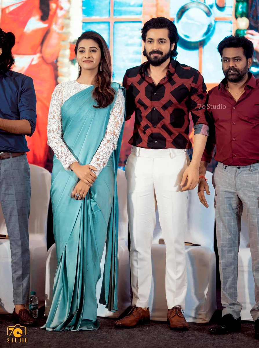 HarishKalyanTM's tweet photo. #OhManaPenne Director @KaarthikkSundar ! @iamharishkalyan @priya_Bshankar @devarajulu29
#OMPFromOct22 on @DisneyPlusHS https://t.co/hf8dnnsFf1