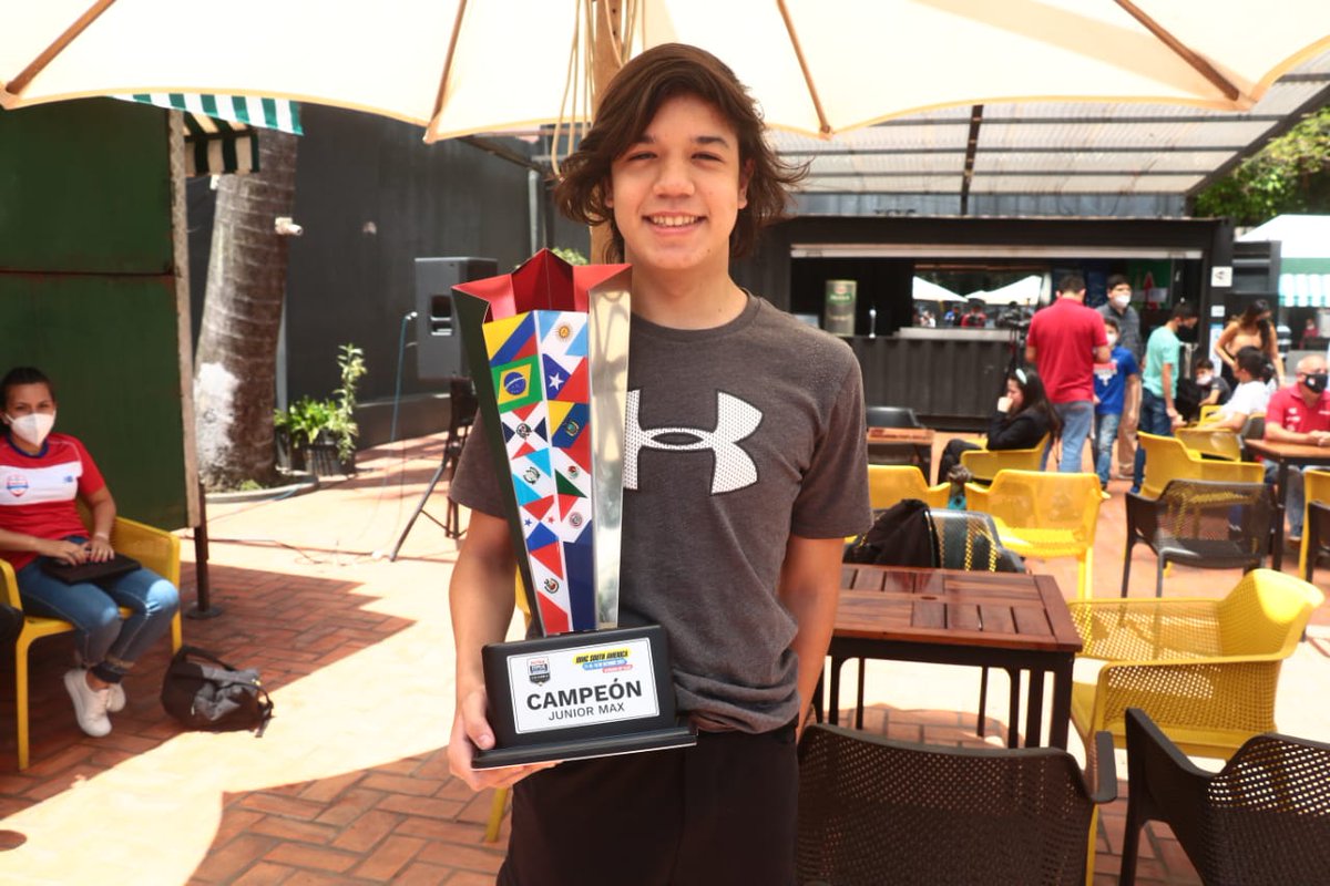 dsports_py's tweet photo. 🏆📝 Mención de honor para nuestro campeón sudamericano @alesama46 🇵🇾
Muchas gracias @kartingclubpy @coparaguay y @tacpydeportiva y muchos éxitos para el sudamericano Paraguay 2022 💪🏼
📷 @EduVelazquezG
#karting #AleSamaniego #Ale46 #paraguay #IRMCSouthAmerica #Rotax https://t.co/vnoNeVSIvR
