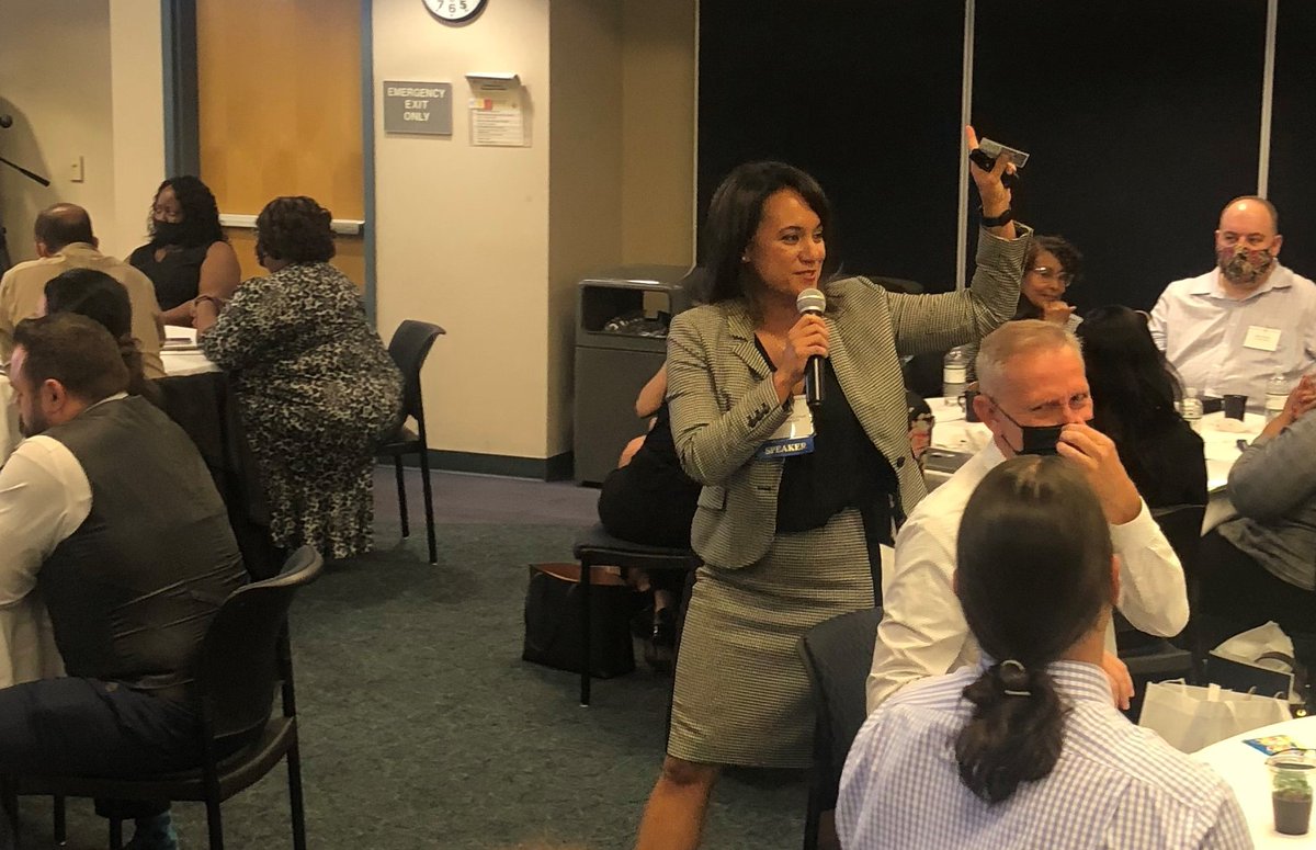 FLCollegeSystem's tweet photo. Our afternoon keynote features Linda Garcia of '@CommCollSurveys who will discuss the power of advising in community colleges. #FLStudentSuccess #Comm_College https://t.co/LdvVxSK3C8