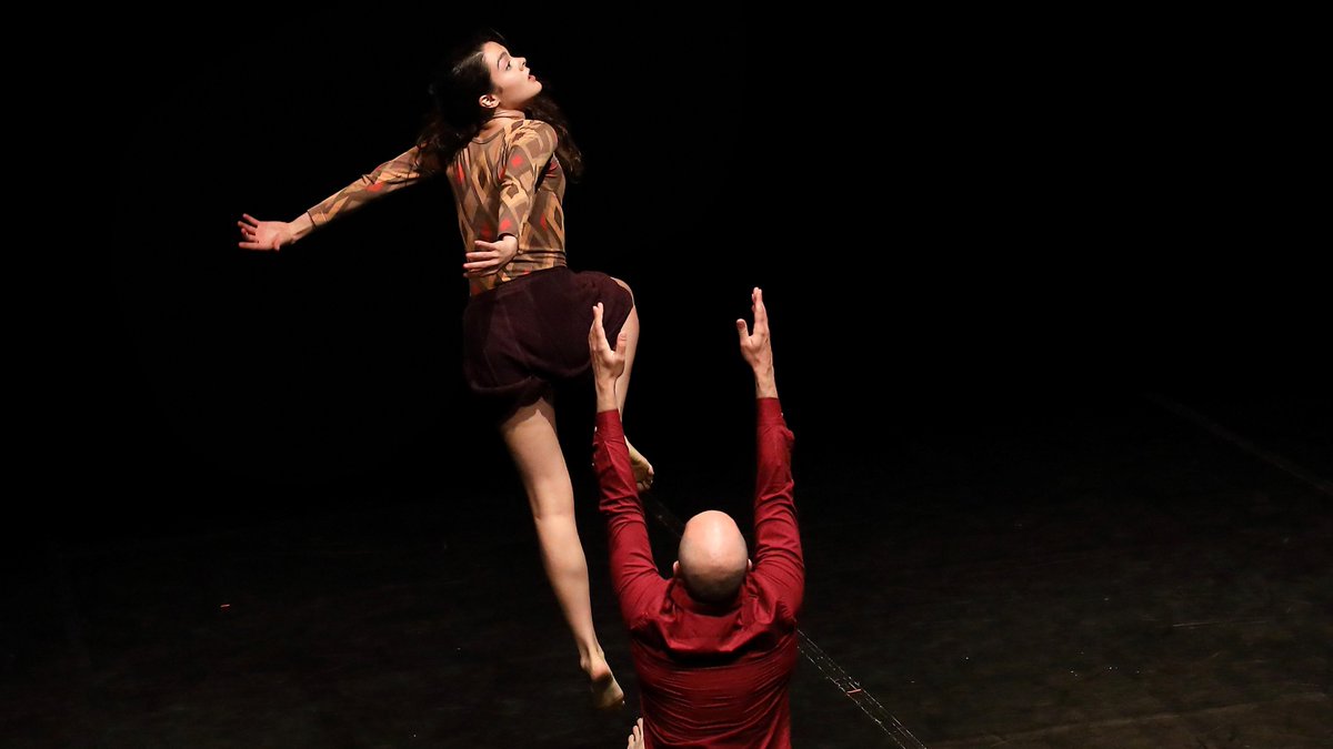 #INSOSPESO by Sara Paternesi e Liber Dorizzi #CompagniaXe

>> Domenica 24 ottobre, ore 21.00
Teatro Maddalena <<

Presentato in abbinamento alla performance CONTINUUM

👉 bit.ly/2XrTee9

Ph. Enrico Gallina

#HF2021 #LivePerformance