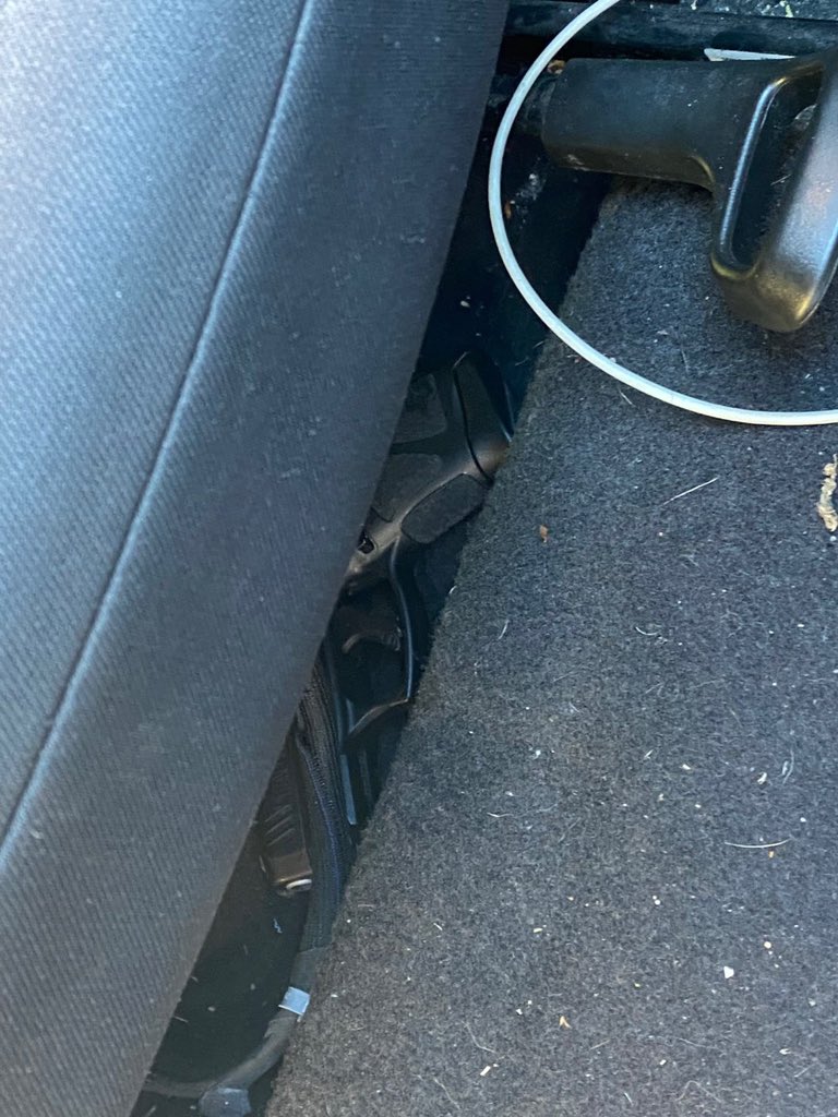 “STOP ‘N GO” ➡️ GO TO JAIL!

Turns out this stranded motorist wasn’t quite so stranded, after all…
facebook.com/18959905772240…