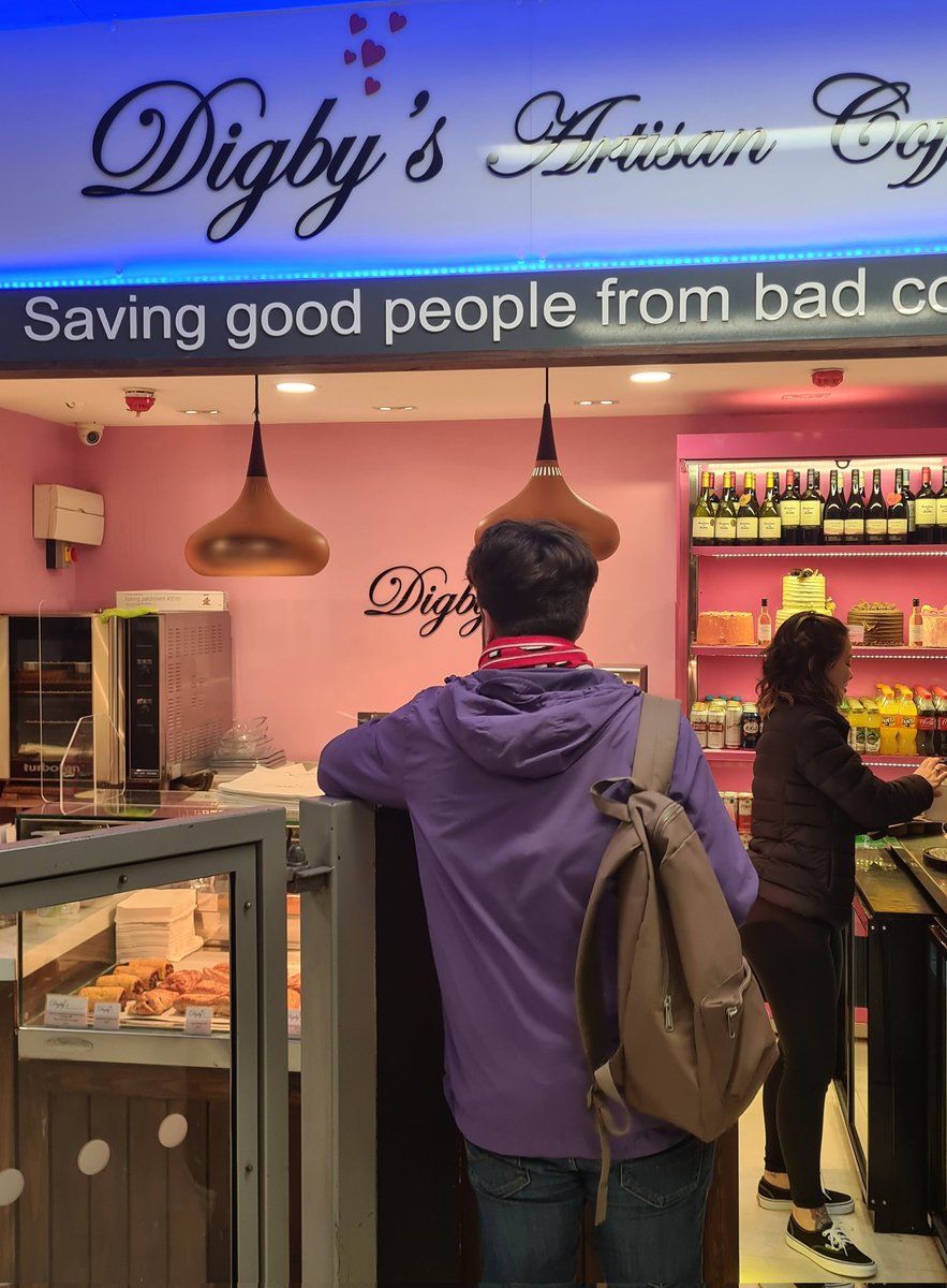 dphunt88's tweet photo. @JAMBurgoyne at Digby's café...

Omens. #LSPod #STFC https://t.co/rpg2t654ub
