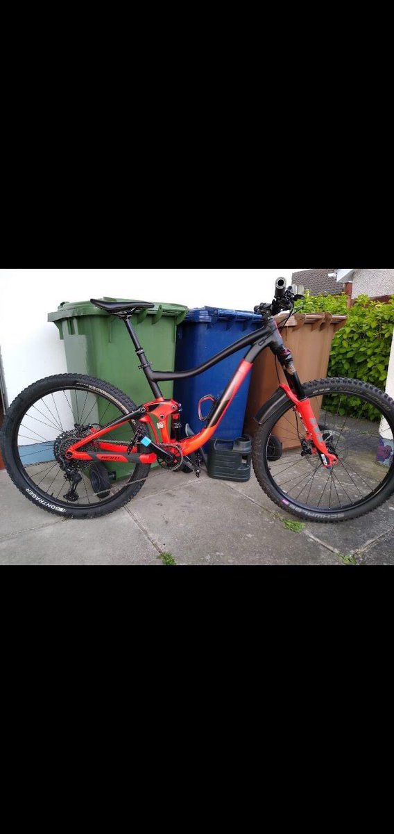 MTBGrassroots's tweet image. Stolen fro Lurgan very destinctive. Shimano XT brakes, SRAM centreline rotors
XT Rear SRAM Eagle cassette wheels don't match either....rear is unbranded but from is an Alex Volare.