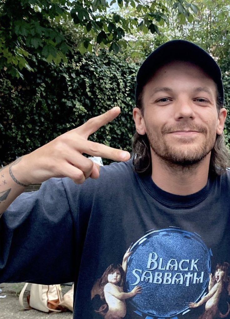 ltrockland's tweet photo. -Long hair https://t.co/QvRASuLZQ8
