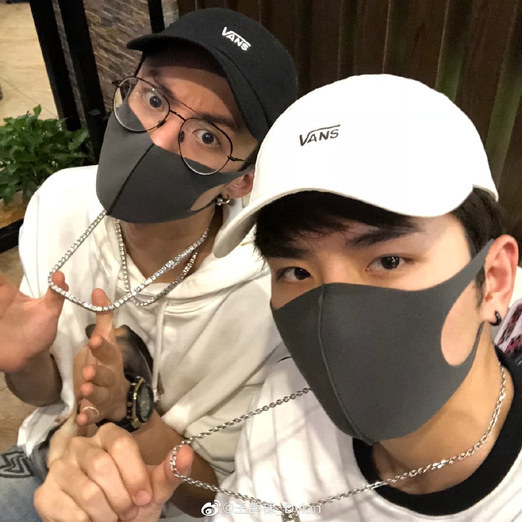 DylanWang_Py's tweet photo. Más vale tarde que nunca 🤭

Nuestro Caesar Wu (Wu Xize) el que protagonizó a Ximen en el drama Meteor Garden está de cumpleaños el 19 de octubre 🥳

Happy Caesar Wu Day! ❤

#dylanwang #王鹤棣 #wanghedi #왕허디 #dylanwangespañol #Didi #CDramas #CaesarWu #HappyCaesarWuDay https://t.co/ydqcgdruYj