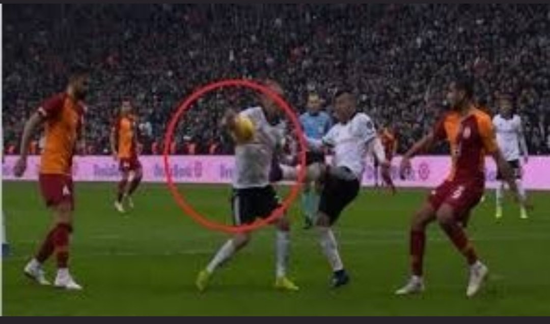 Beni Türk hakemlerine emanet ediniz. 
Sir alex Sergen Yalçın 
#hakem
#besiktas 
#vida
#BJKSCP