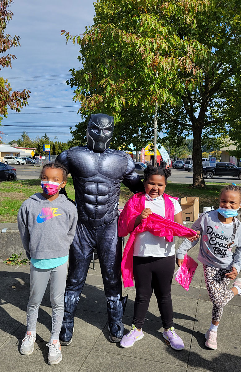 SeattleArts's tweet photo. 1/
#CreatedCommons Neighborhood Edition, and Sounds of the Beach present a special Super Hero Chess Party to honor Detective Cookie, October 23. Featuring chess, storytelling, the Super Hero craft project, and a special performance by the Msenga Drummers: https://t.co/wGtOiSCvTo https://t.co/T7LHA4UauG