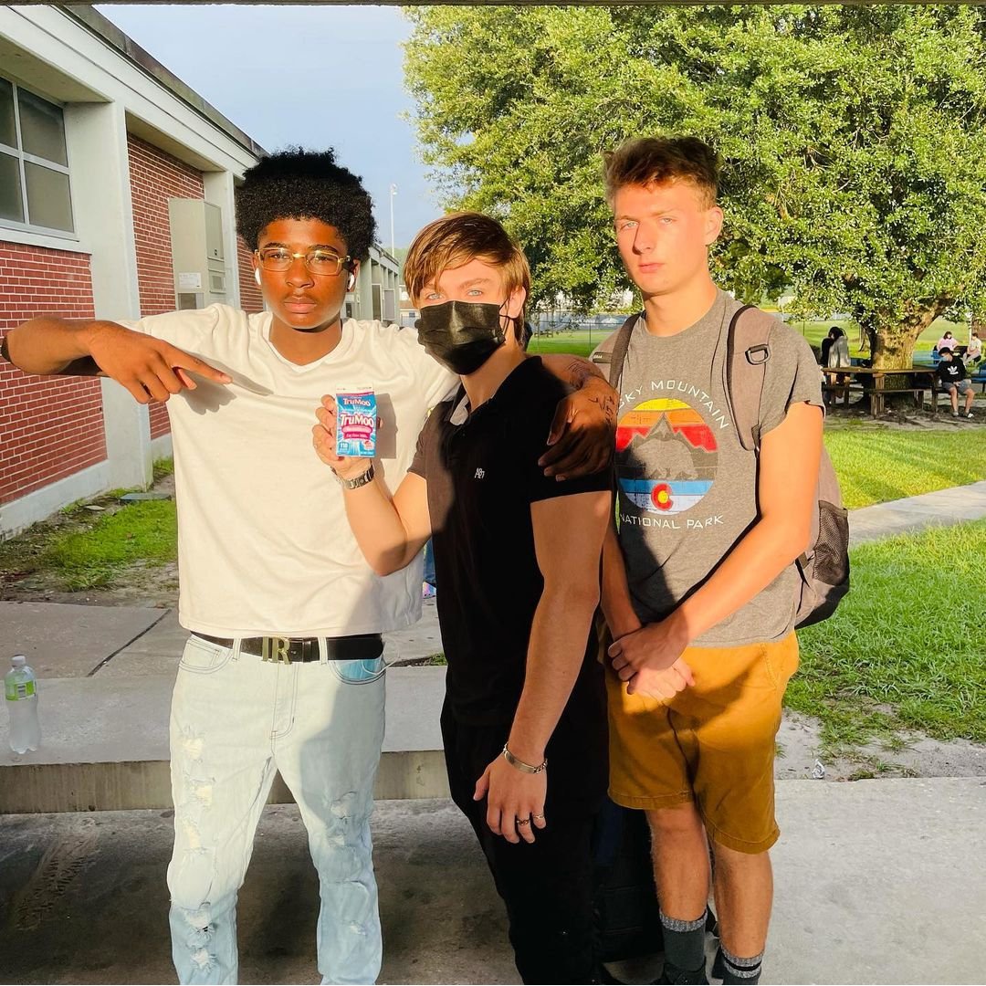 TruMooMilk's tweet photo. We call this a W.
@the_revenantking and his crew stay true to the moo.
From cracking open a cold TruMoo with the boys, to hilarious videos and being an all-around brilliant creator, Toviah truly is a TruMoo Champ.
#TruMoo #FanAppreciationPost #TruMooAgency #ChocolateMilk https://t.co/3BqdRA7rt3