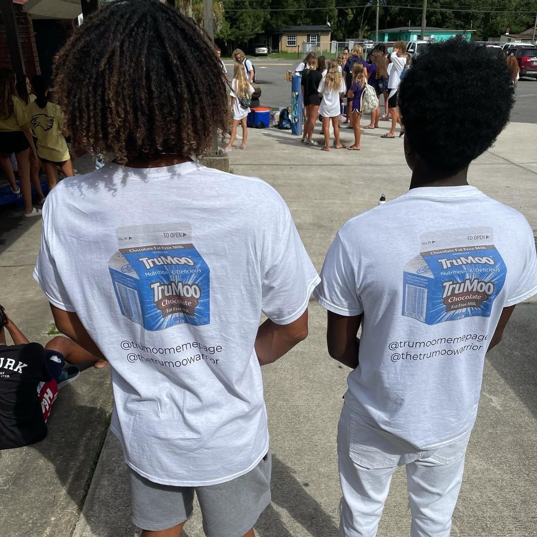TruMooMilk's tweet photo. We call this a W.
@the_revenantking and his crew stay true to the moo.
From cracking open a cold TruMoo with the boys, to hilarious videos and being an all-around brilliant creator, Toviah truly is a TruMoo Champ.
#TruMoo #FanAppreciationPost #TruMooAgency #ChocolateMilk https://t.co/3BqdRA7rt3