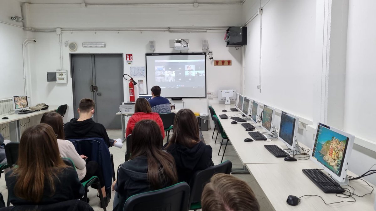 weARTogether21's tweet photo. #ASOC #ASOC2021 #campania #cultura #digitalizzazione #europedirect #europedirectcaserta #ISTAT #MovetoCloud #liceofermiaversa @Monithon @UE_ED_Caserta @ascuoladioc @europainitalia @DipPoliticheUE @AgenziaCoesione @OpenCoesione @MiC_Italia https://t.co/9c7TpWWYea