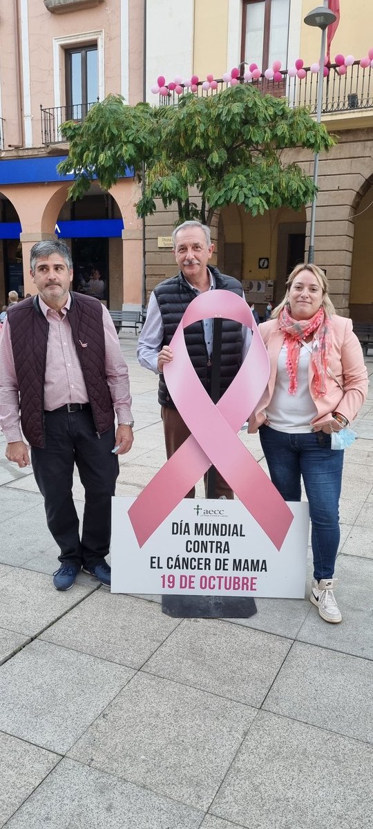 PopularesAlfaro's tweet photo. Hoy hemos acompañado a la Asociación del Cáncer de Alfaro en la lectura del manifiesto.
Hoy luchamos por ellas!!! 💪🏻
#YoSacoPecho https://t.co/D6xSVFg8F6