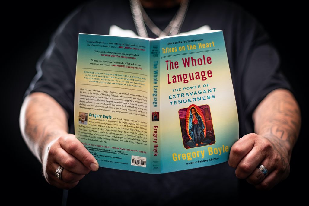 HomeboyInd's tweet image. THE WAIT IS OVER! Father Greg's new book, "The Whole Language", is now available in hardcover, eBook and audio versions!! "The Whole Language" invites us to treat others—and ourselves—with acceptance and tenderness.

Get your copy today at buff.ly/3qREcHX!
