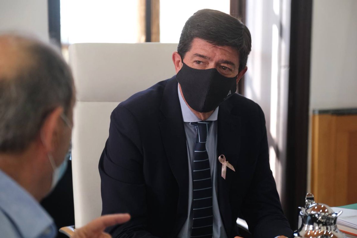 JusticiaJunta's tweet photo. 🤝 @JuanMarin_Cs se compromete con la #AAVT a reformar 📜 la Ley Andaluza de asistencia y atención a las #víctimas del #terrorismo.
🗣 Marín se ha reunido hoy con representantes de este colectivo: "Este Gobierno siempre estará a su lado".
🗞 Lee más ▶ https://t.co/L6y6ieRdYt https://t.co/xk0BduHwYA