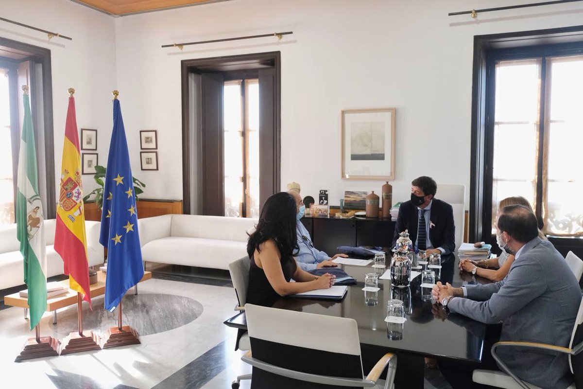 JusticiaJunta's tweet photo. 🤝 @JuanMarin_Cs se compromete con la #AAVT a reformar 📜 la Ley Andaluza de asistencia y atención a las #víctimas del #terrorismo.
🗣 Marín se ha reunido hoy con representantes de este colectivo: "Este Gobierno siempre estará a su lado".
🗞 Lee más ▶ https://t.co/L6y6ieRdYt https://t.co/xk0BduHwYA