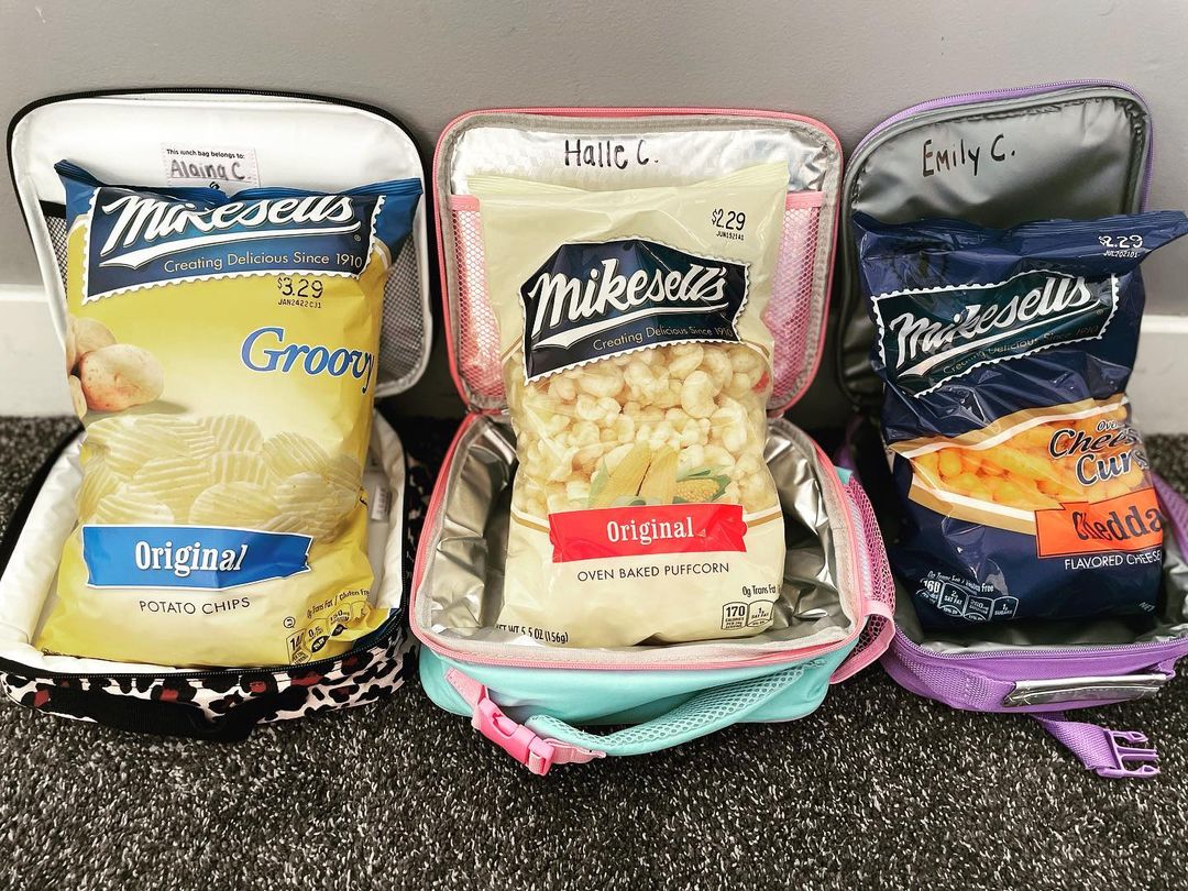 mikesellssnacks's tweet photo. Fall means #school and packed lunches… which #Mikesells snack are you packing up? Answer: You can’t really go wrong, can you? 😉 

📸: IG/Hi_there_Columbus https://t.co/djs6ePe14D