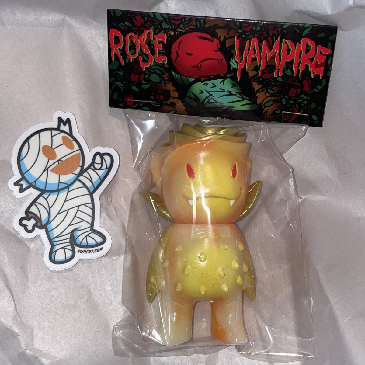 TheBlotSays's tweet photo. Oh baby, the @Super7store 20th Anniversary Yellow & Gold Rose Vampire by Joshua Herbolsheimer turned out fantastic!!! Gimmie more!
#Super7 #RoseVampire #MonsterFamily #JoshHerbsheimer #sofubi #sofvi #S7XX #S720 https://t.co/CT7Zx2Vza3
