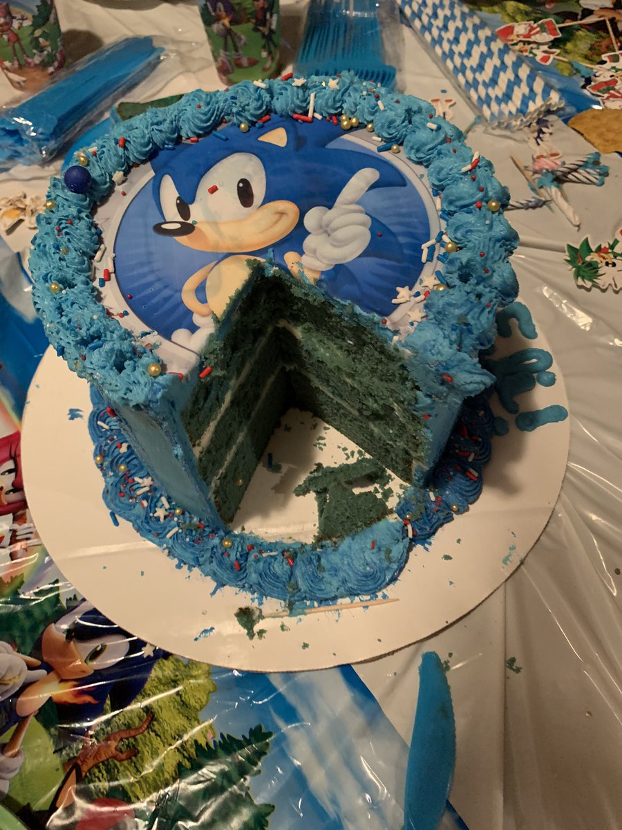 ShonBunz's tweet photo. Blue Velvet Sonic cake for the win! 

#SonicTheHedgehog #houstonbakery #ShonBunzBakery #bluevelvetcake #scratchmade #SupportBlackOwnedBusinesses #buyblack https://t.co/rHaOsIwEah