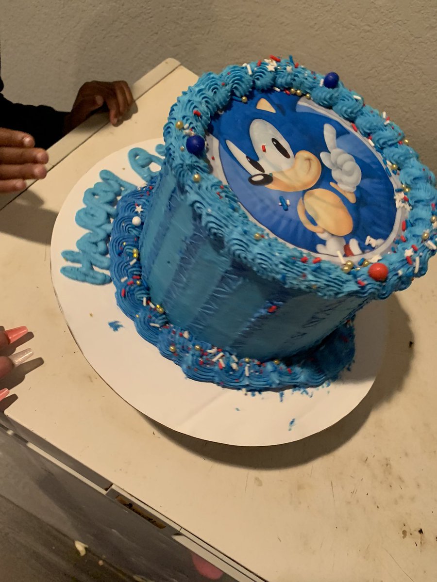 ShonBunz's tweet photo. Blue Velvet Sonic cake for the win! 

#SonicTheHedgehog #houstonbakery #ShonBunzBakery #bluevelvetcake #scratchmade #SupportBlackOwnedBusinesses #buyblack https://t.co/rHaOsIwEah