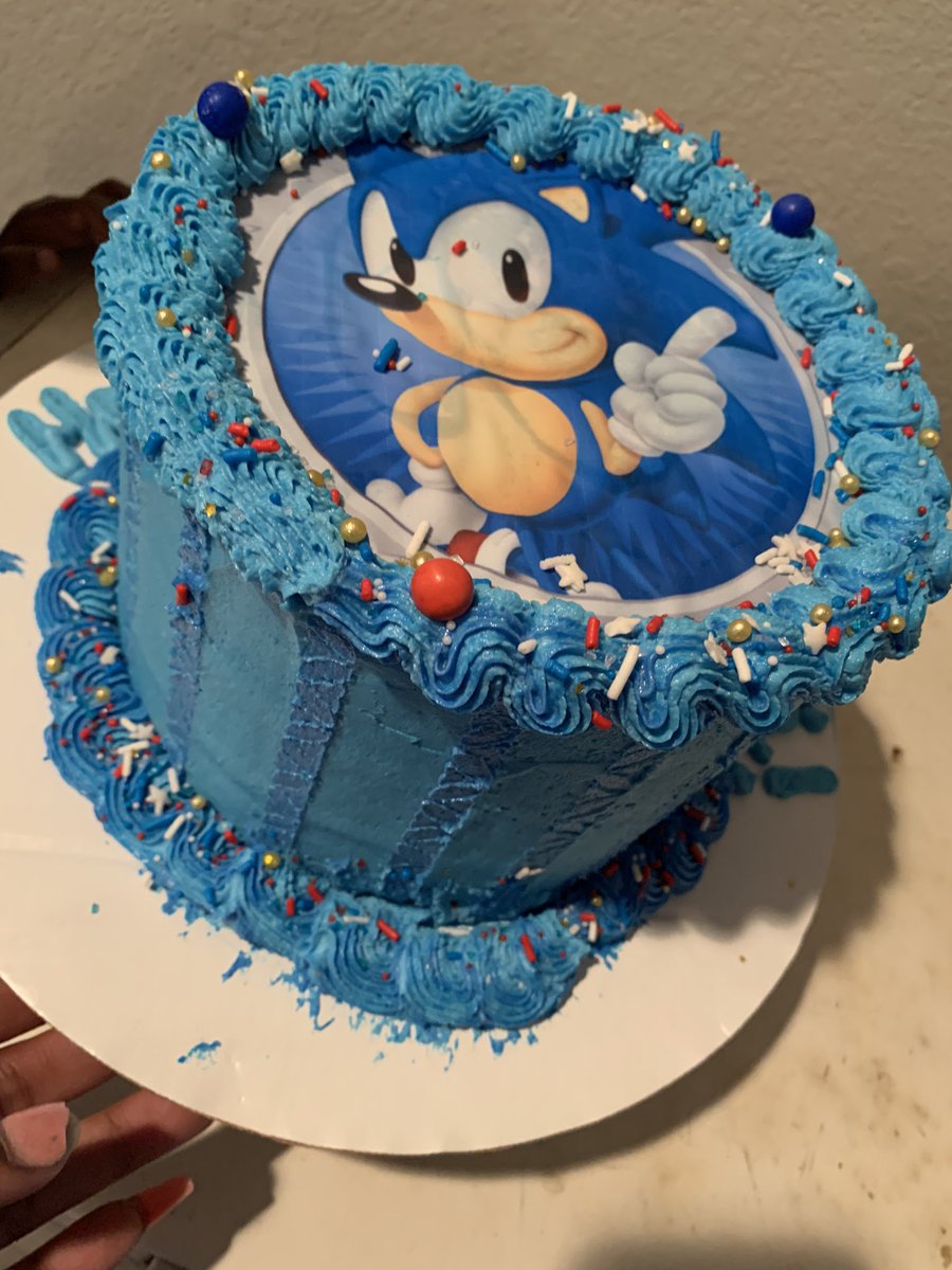 ShonBunz's tweet photo. Blue Velvet Sonic cake for the win! 

#SonicTheHedgehog #houstonbakery #ShonBunzBakery #bluevelvetcake #scratchmade #SupportBlackOwnedBusinesses #buyblack https://t.co/rHaOsIwEah