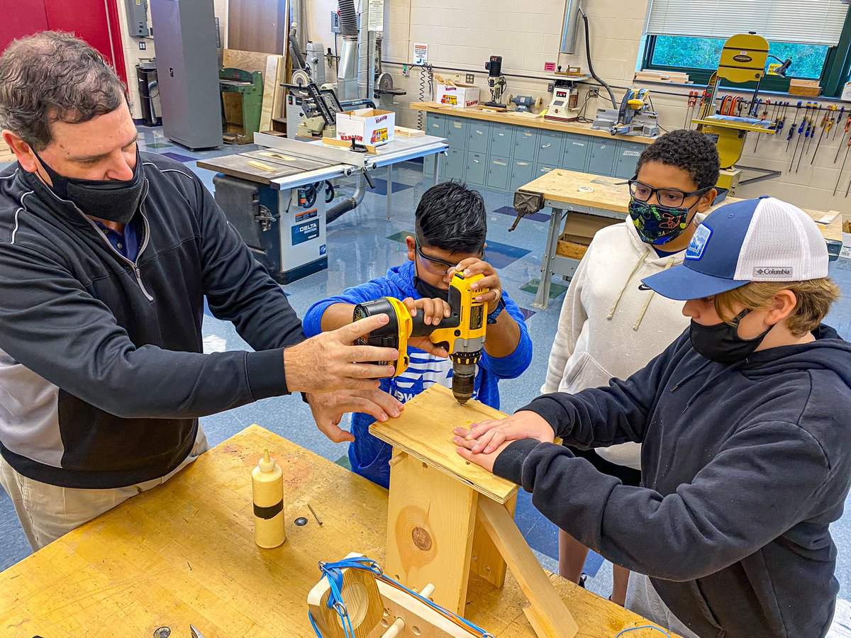 LeRoy_CSD's tweet photo. Mr. Dietsch’s 8th grade Tech students are busy designing and building their Launchers! Great collaboration & skill building on display!
The annual launch competition starts soon! Stay tuned for the excitement, these Knights are looking to set some new records!
#LRtech💪 https://t.co/lMVHvUc7vW