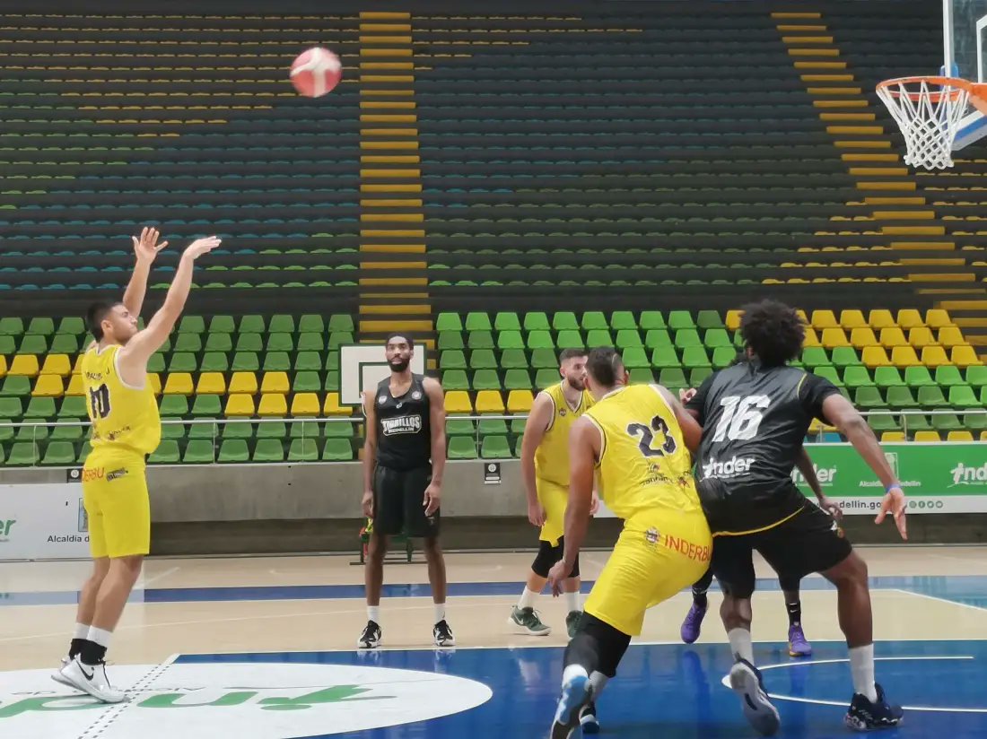 soybucaros's tweet photo. En Búcaros más que un equipo  ¡somos una familia!

@watkins3d bienvenido a esta familia colombiana que espera dar lo mejor en la #LigaWPlayDeBaloncesto

En pocos días llegarán nuestros refuerzos que complementarán esta gran familia.

 ¡Todos somos Búcaros! 💛💚 https://t.co/cboixtmYgF