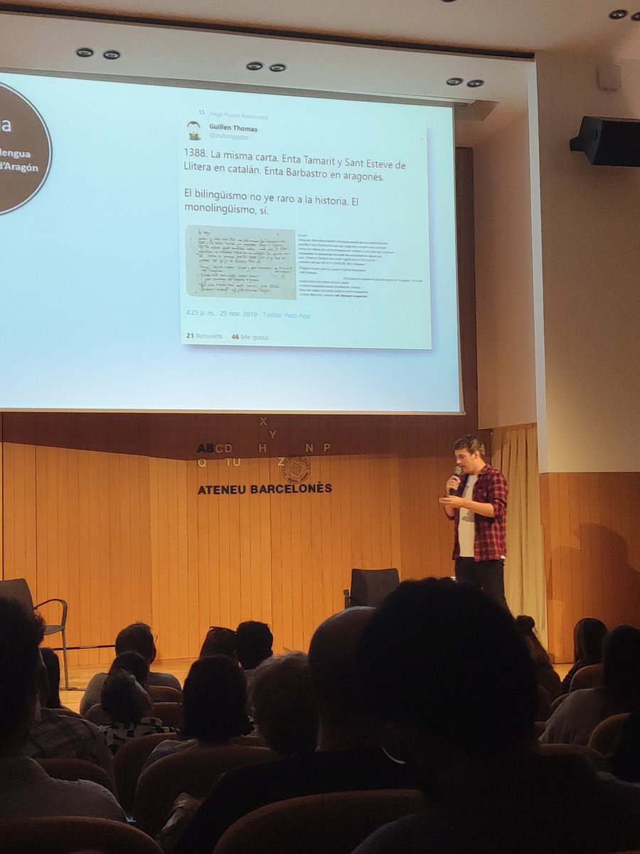 nacherd's tweet photo. Comiat emocionant al Ateneu amb @jorge_pueyo95 i la lluita de l'aragonès per sobreviure en temps difícils. Pell de gallina en una sala plena d'aragonesos i fills i néts d'aquesta terra de pols, boira, vent i sol. Visca l'aragonès i visquin les llengües. #aragonesateneu. https://t.co/KF6oA2AYJB