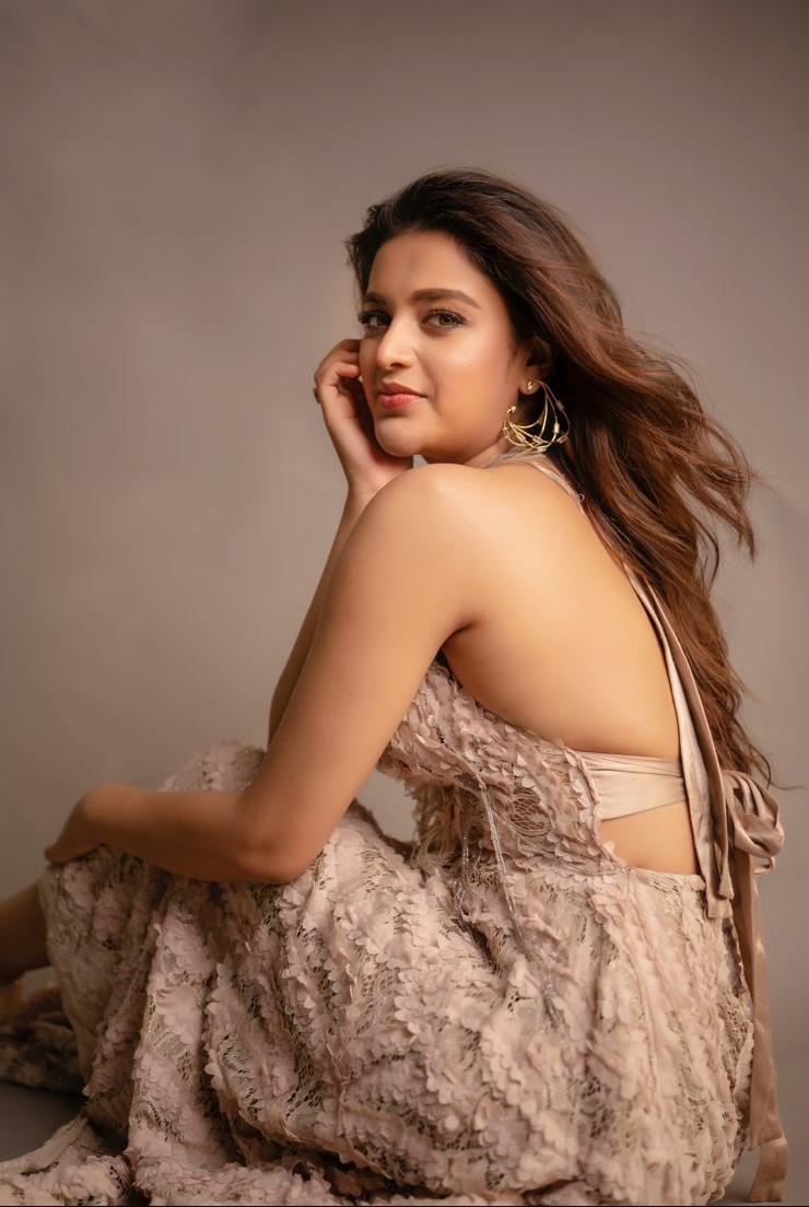 LMKMovieManiac's tweet photo. Stunner @AgerwalNidhhi new pics 👌👌With 13 Million followers on Instagram now! 

#NidhhiAgerwal https://t.co/8hajEQpT0b