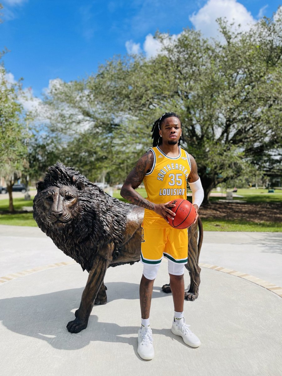 __CallmeGus's tweet photo. Just a youngin with Love for the Game #thatsszn 🦁 https://t.co/8wdoMALT5e