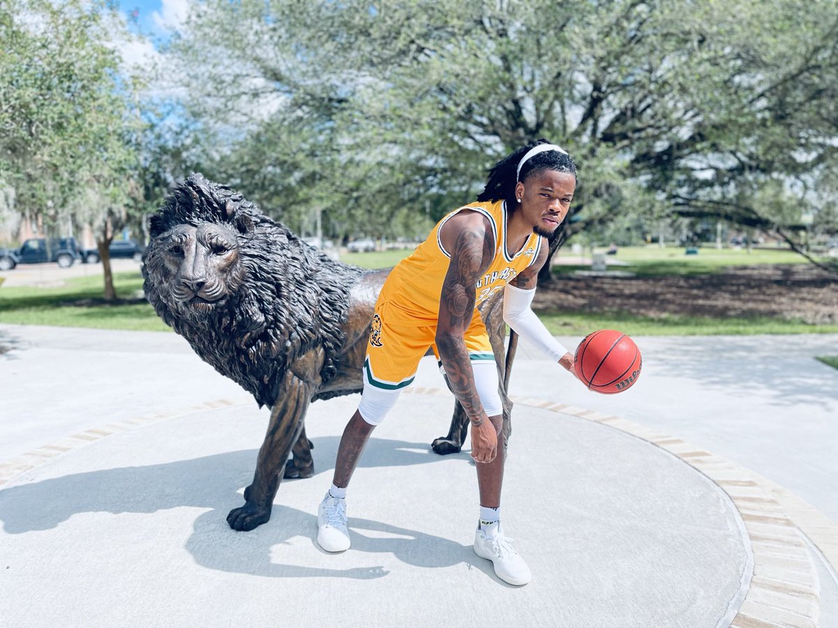 __CallmeGus's tweet photo. Just a youngin with Love for the Game #thatsszn 🦁 https://t.co/8wdoMALT5e
