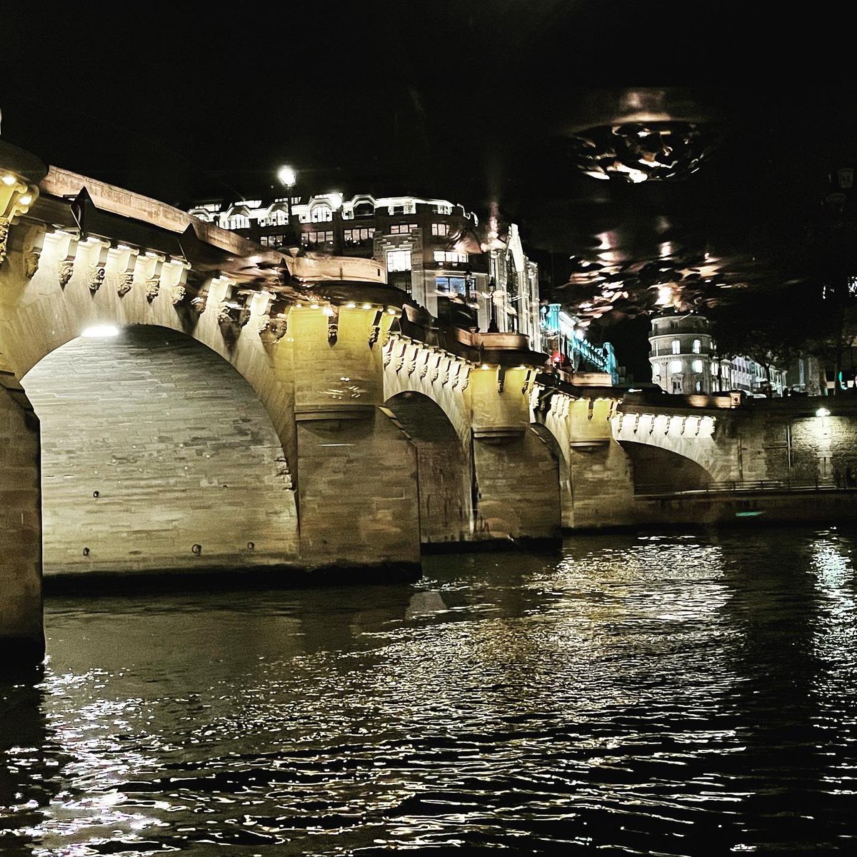 oliviermathiot's tweet photo. Le maître des pigeons aka #geonpi : #chamboredon @JDCatISAI reçoit la légion d’honneur des mains de @NicolasDufourcq sous le Pont Neuf : souvenirs de #priceminister , de @FRdigitale , de @isai_fr . De @BlaBlaCar_FR etc etc poke @cedric_o @pierrekm @bibicheri @mazaic https://t.co/jJugB0TGI6