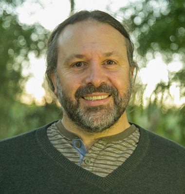 AHORA | La explotación sexual infantil es una de las más graves violaciones a los derechos de la niñez y la adolescencia. "Claves" es un programa que trabaja para que niños y adolescentes tengan una vida plena. Conversamos con Alberto Vazquez, coordinador del programa.