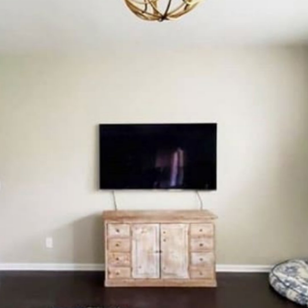 Dimplex_NA's tweet image. Custom mantles up the elegance factor on any blank wall. Simple and clean design takes this living space from faulty to fancy. Looking lovely, @castleguardservices!

#Dimplexna #TransformationTuesday #electricfireplace #fireplace #renovation #fireplaceupdate #fireplacegoals