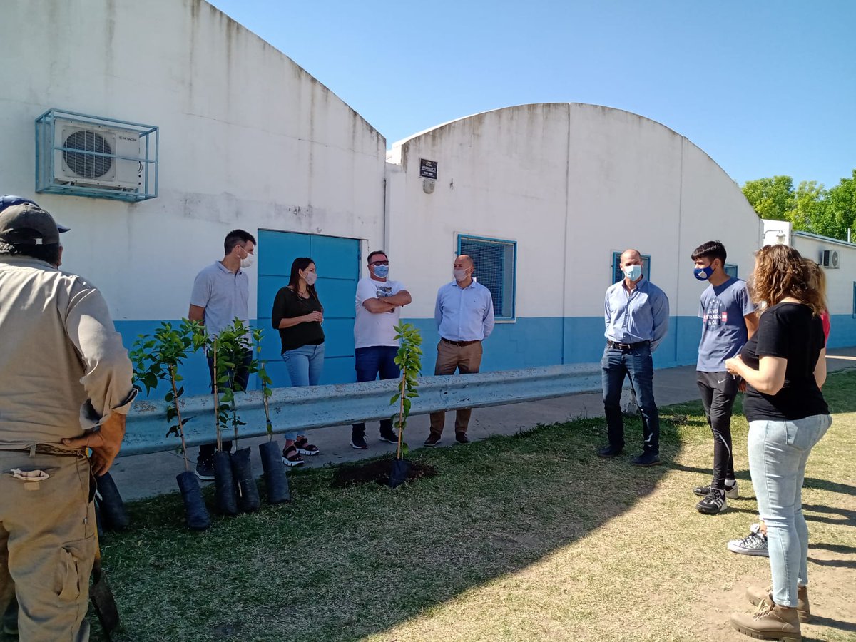 DiegoROviedo's tweet photo. #AtléticoRafaela Hoy comenzó un plan de reforestación en el predio del autódromo, en un trabajo conjunto de la subcomisión de fútbol, subcomisión de automovilismo y la Municipalidad de Rafaela. https://t.co/gWu47KcmSh