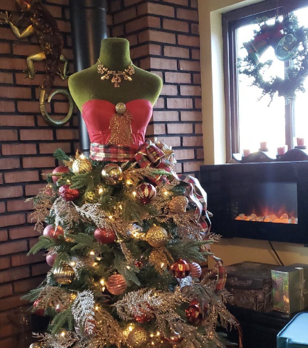 LBH1928's tweet image. Interested in showcasing your decorating talents? Our Couture Tree Competition is just for you! Email your submission to ljohnson@lordbaltimorehotel.com for consideration by Nov 5th.

Take a look at one of last years trees by designer, Cindee Tapp!
#baltimoreevents #treedecor