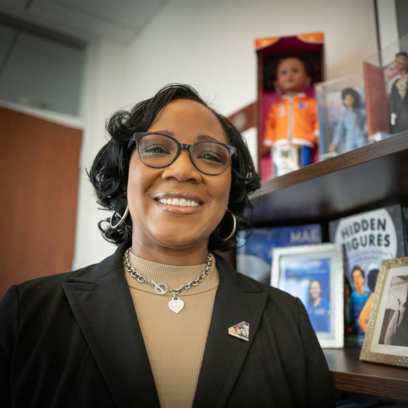 umdme's tweet photo. UMD @ClarkSchool alumna Donya Douglas-Bradshaw (B.S. ’94, mech. engineering) is project manager for NASA’s recently launched @NASALucyMission - the agency’s first single spacecraft mission to study Jupiter’s Trojan asteroids.
@dmdbradshaw READ MORE: https://t.co/nWoybYaDoF https://t.co/2O9mZxoAix