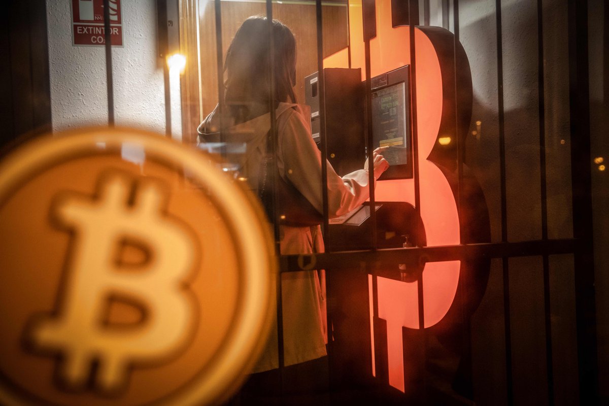 bitcoinagile's tweet photo. First U.S. #bitcoin futures ETF launches. Strategist behind it on whats next #Cryptocurrencyexchanges #Cryptocurrency #GrayscaleBitcoinTrust(BTC) #ProSharesBitcoinStrategyETF #UnitedStates #Exchange-tradedfunds #Stockmarkets @CNBC https://t.co/1A8tLYqAqv https://t.co/QsbHGcveBd
