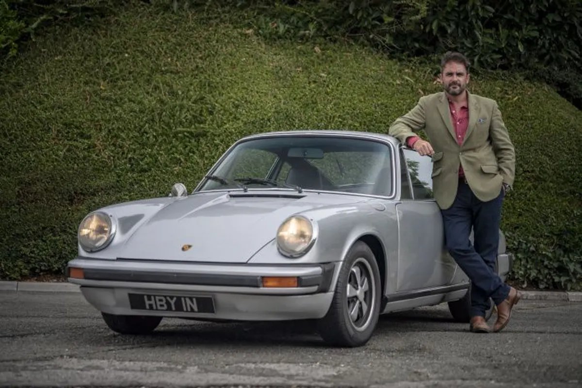 racecardotcom's tweet photo. #Porsche #911S owned by distinguished explorer on offer at #Bonhams

https://t.co/F2craBBAtP

#Auction https://t.co/iC2tt1Wtzf