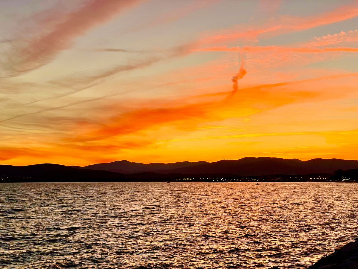 jmlpyt's tweet photo. Je vous souhaite une excellente soirée depuis #saintRaphaël
#jaimelapaca #mysaintraphael
#cotedazurfrance #cotedazur #frenchriviera #esterelcotedazur #photooftheday #visitvar #jmlpyt
#visitfrance #canonfrance #experiencecotedazur #sunsetphotography https://t.co/GNEFiuhmZO