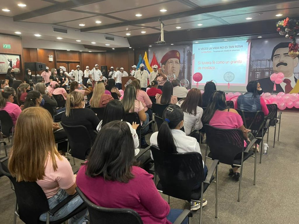 TellecheaRuiz's tweet photo. #Ahora📍Edo. #Zulia - Complejo Ana María Campos @PequivenAMC 

#DiaMundialdelCancerdeMama nuestro Movimiento de Mujeres Petroquímicas preparó este encuentro especial con testimonios de sobrevivientes: guerreros y guerreras💪🏻🇻🇪

¡De pie por la producción de la Patria!
@TareckPSUV https://t.co/OtvrVQNYwm