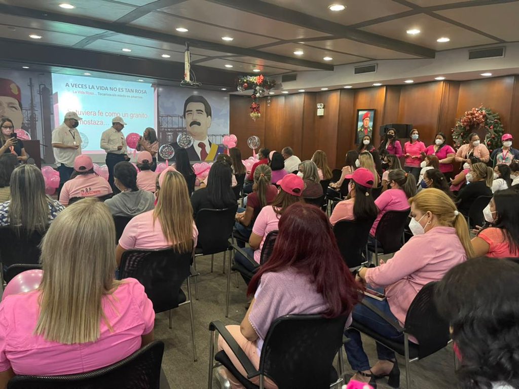 TellecheaRuiz's tweet photo. #Ahora📍Edo. #Zulia - Complejo Ana María Campos @PequivenAMC 

#DiaMundialdelCancerdeMama nuestro Movimiento de Mujeres Petroquímicas preparó este encuentro especial con testimonios de sobrevivientes: guerreros y guerreras💪🏻🇻🇪

¡De pie por la producción de la Patria!
@TareckPSUV https://t.co/OtvrVQNYwm