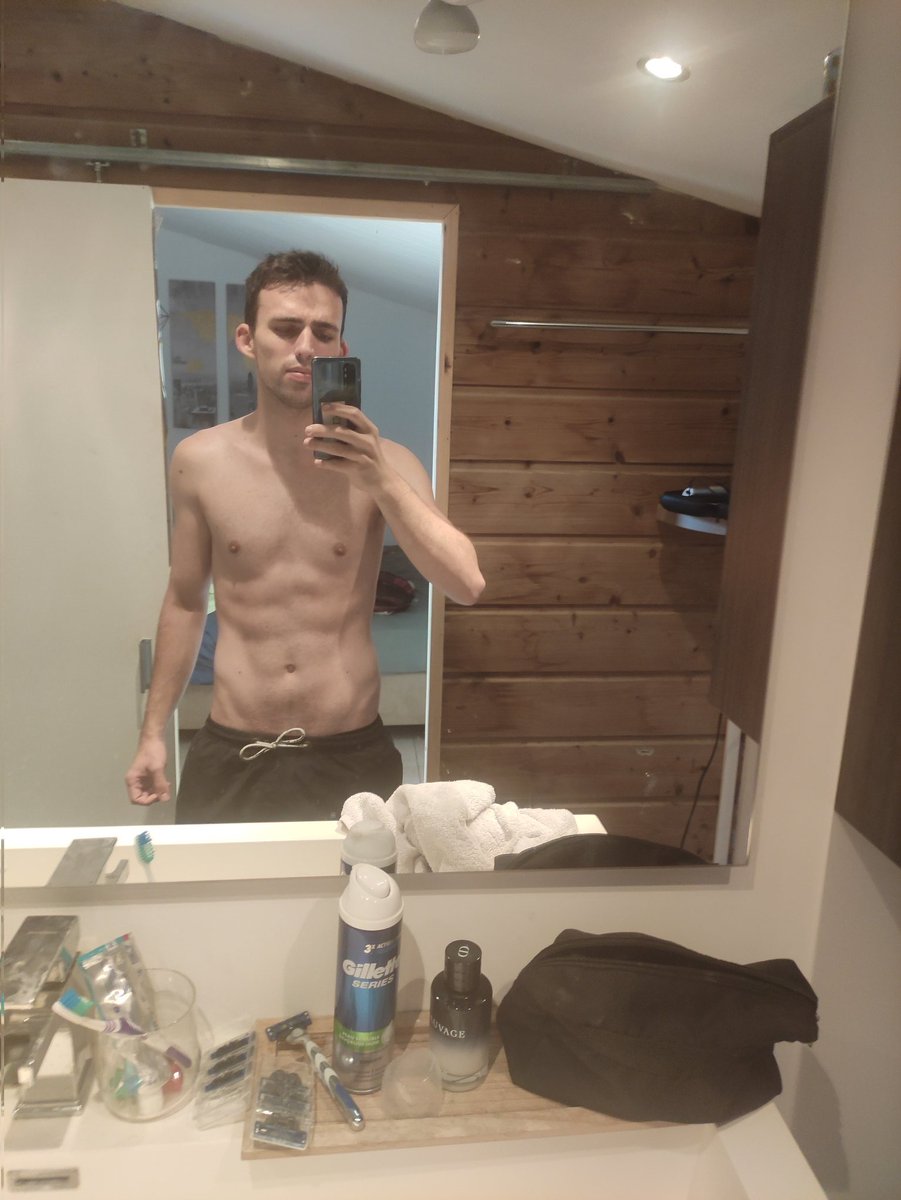 JawsMonky's tweet photo. Fière de moi.
J'étais pas forcément très gros avant , juste bien gras, aucun sport, et c'est suffisant pour ne pas ce sentir bien dans sa peau !
@avneretvous A l'époque j'avais commencé ton défis et j'avais abandonner. Aujourd'hui je suis en mesure de te dire "mission accomplie" https://t.co/097re1MtcA
